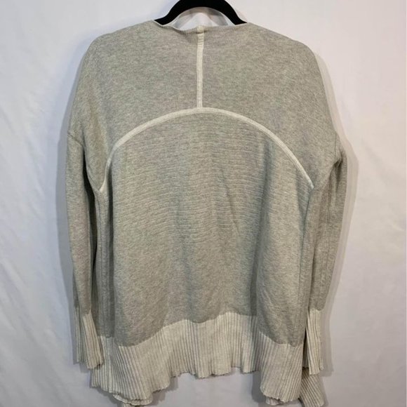 LULULEMON woman’s reversible gray/cream cardigan. One size. Fits … - Picture 10 of 10